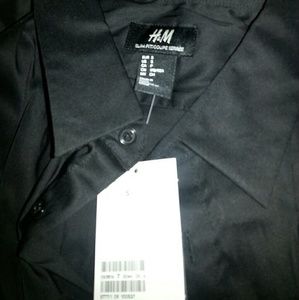 Men's NWT black dress shirt. Slim fit.